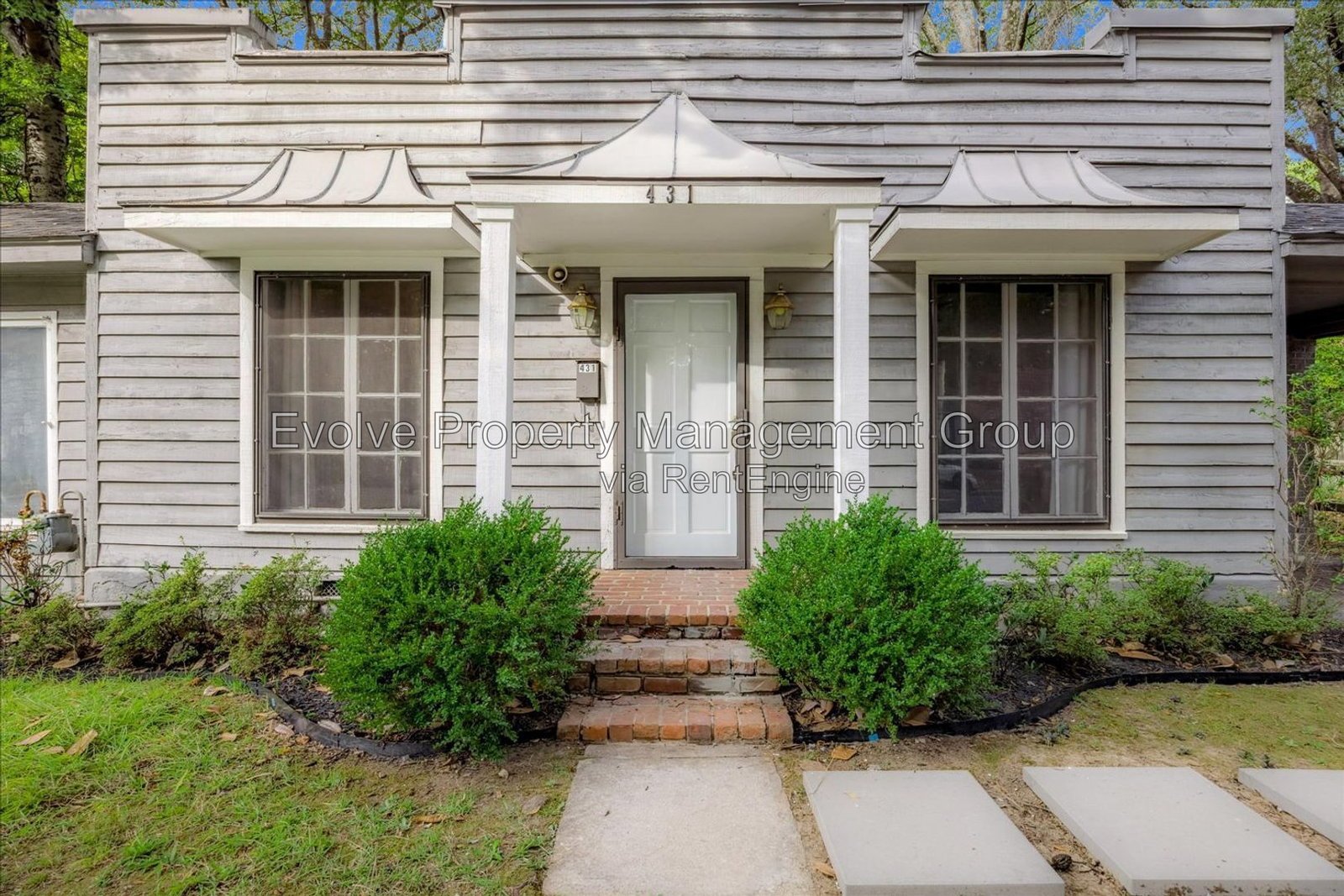 Charming 2 Bed / 2 Bath with Hardwoods, Updated Kitchen & Huge Backyard property image