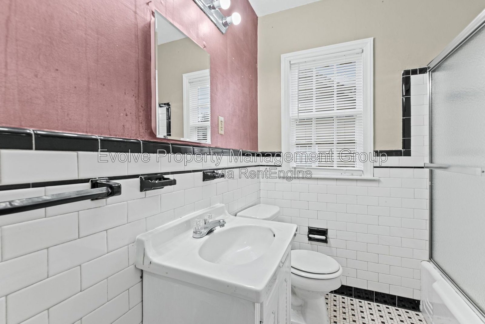Charming Memphis Rental with Convenient Location property image