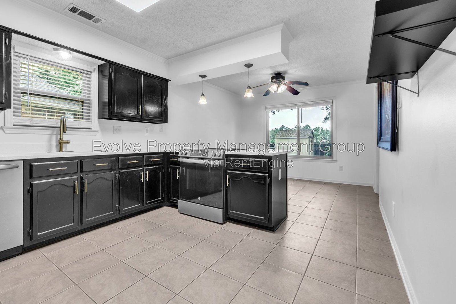 Spacious 4-Bedroom Home in Bartlett’s Kirby Lakes Community property image