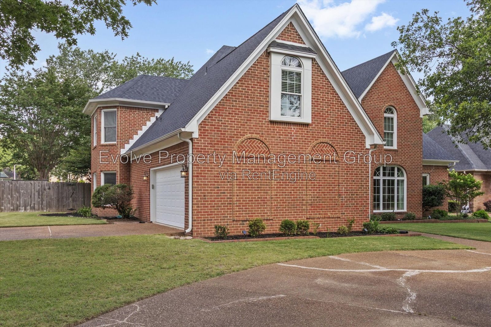 Spacious 5-Bedroom Pool Home in Collierville property image