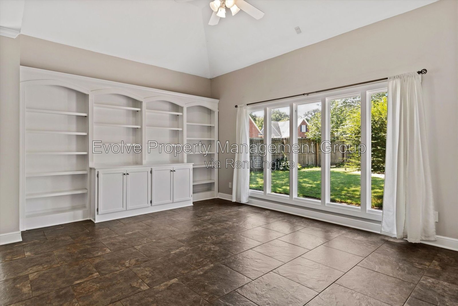Spacious 5-Bedroom Pool Home in Collierville property image