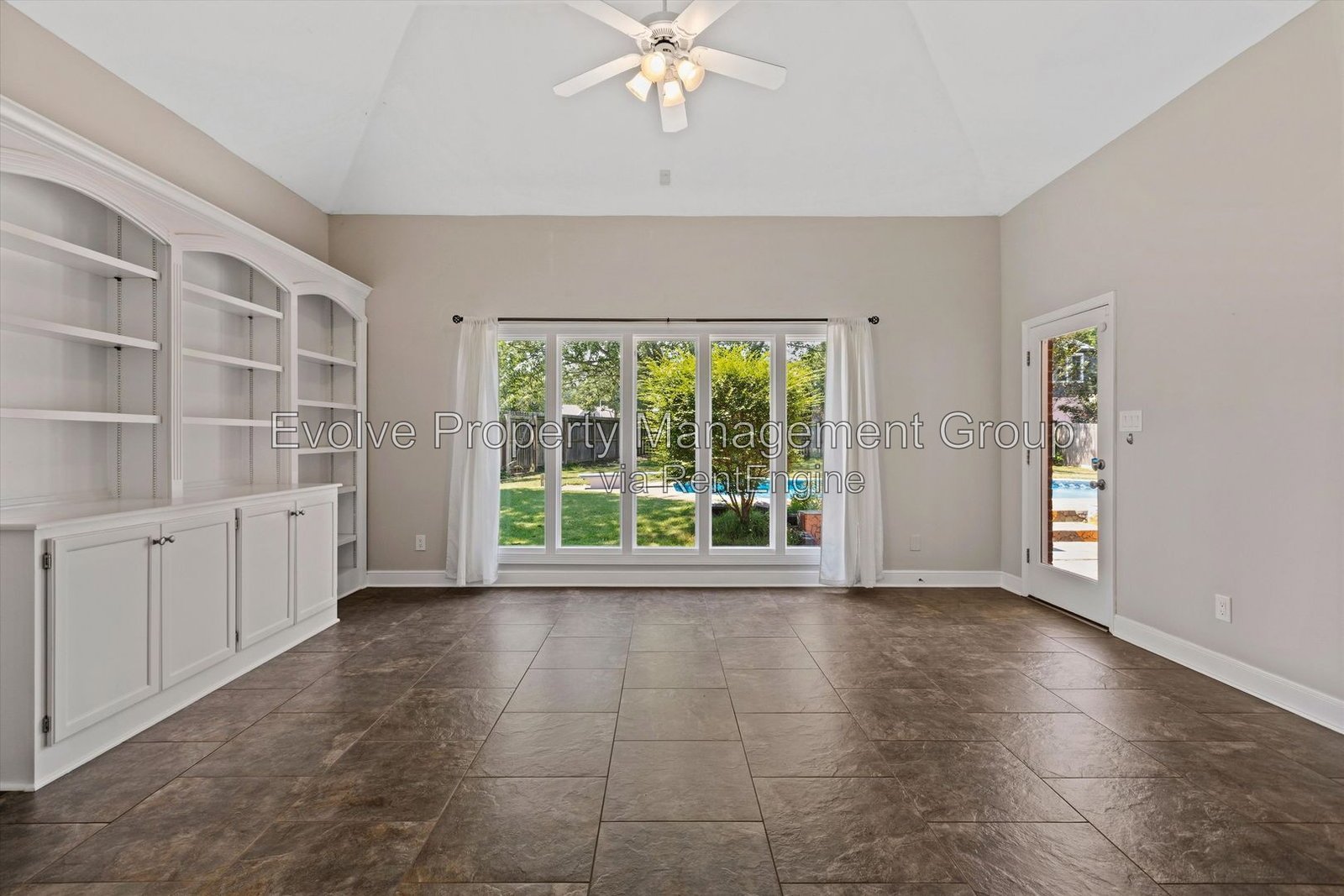 Spacious 5-Bedroom Pool Home in Collierville property image