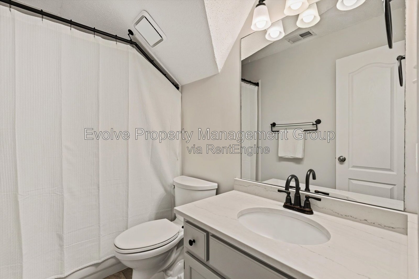 Spacious 5-Bedroom Pool Home in Collierville property image
