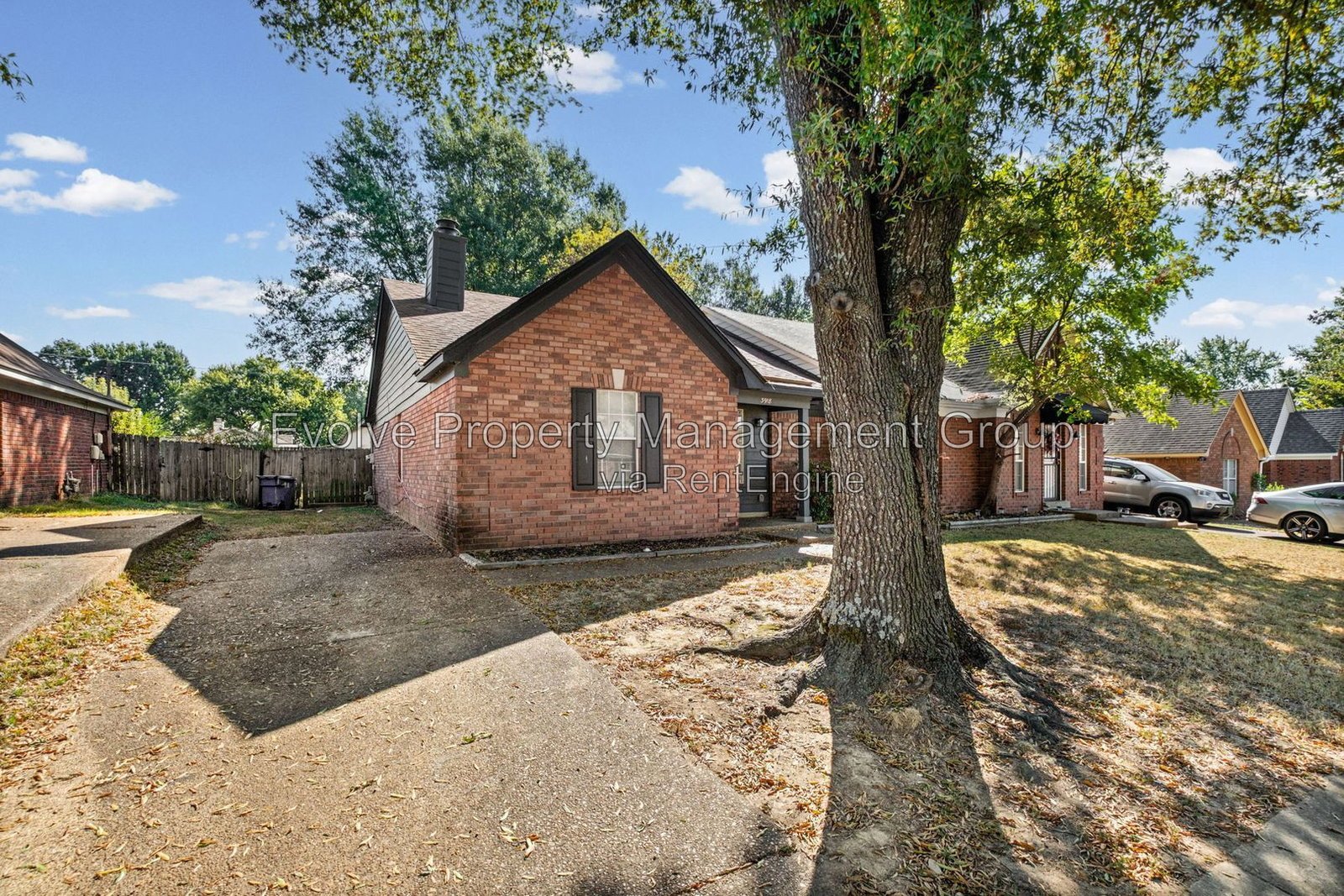 Comfortable Living in a Welcoming Memphis Neighborhood | 3918 Oak Branch Cir W property image