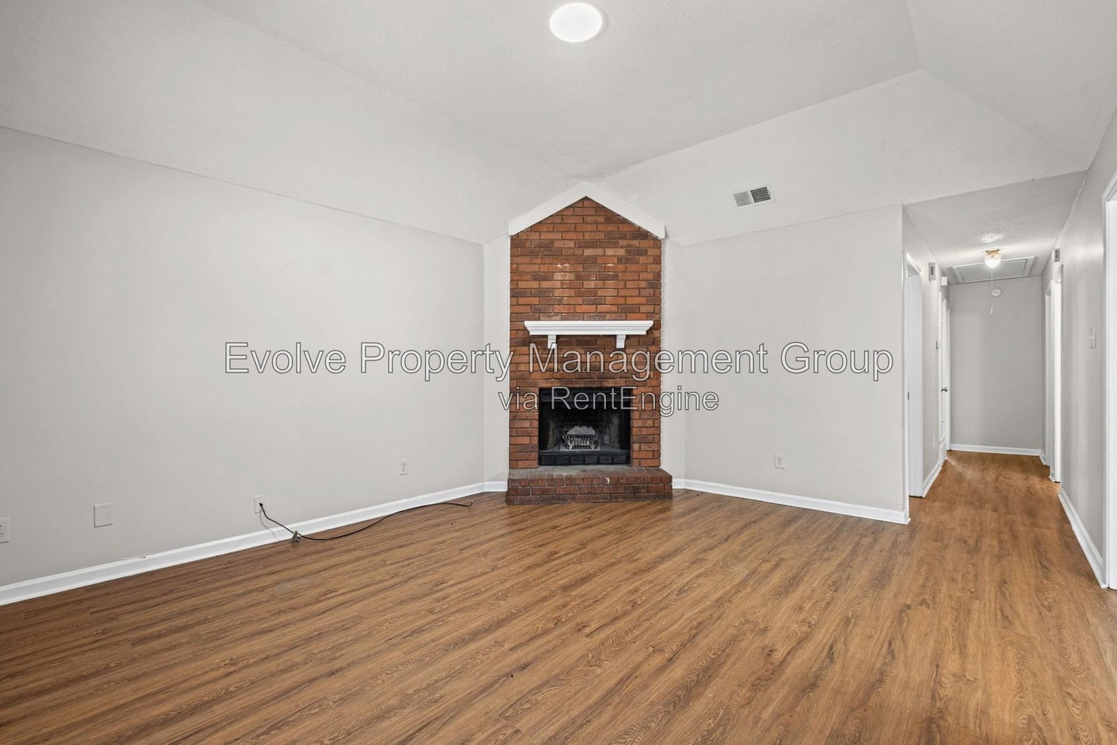 Comfortable Living in a Welcoming Memphis Neighborhood | 3918 Oak Branch Cir W property image