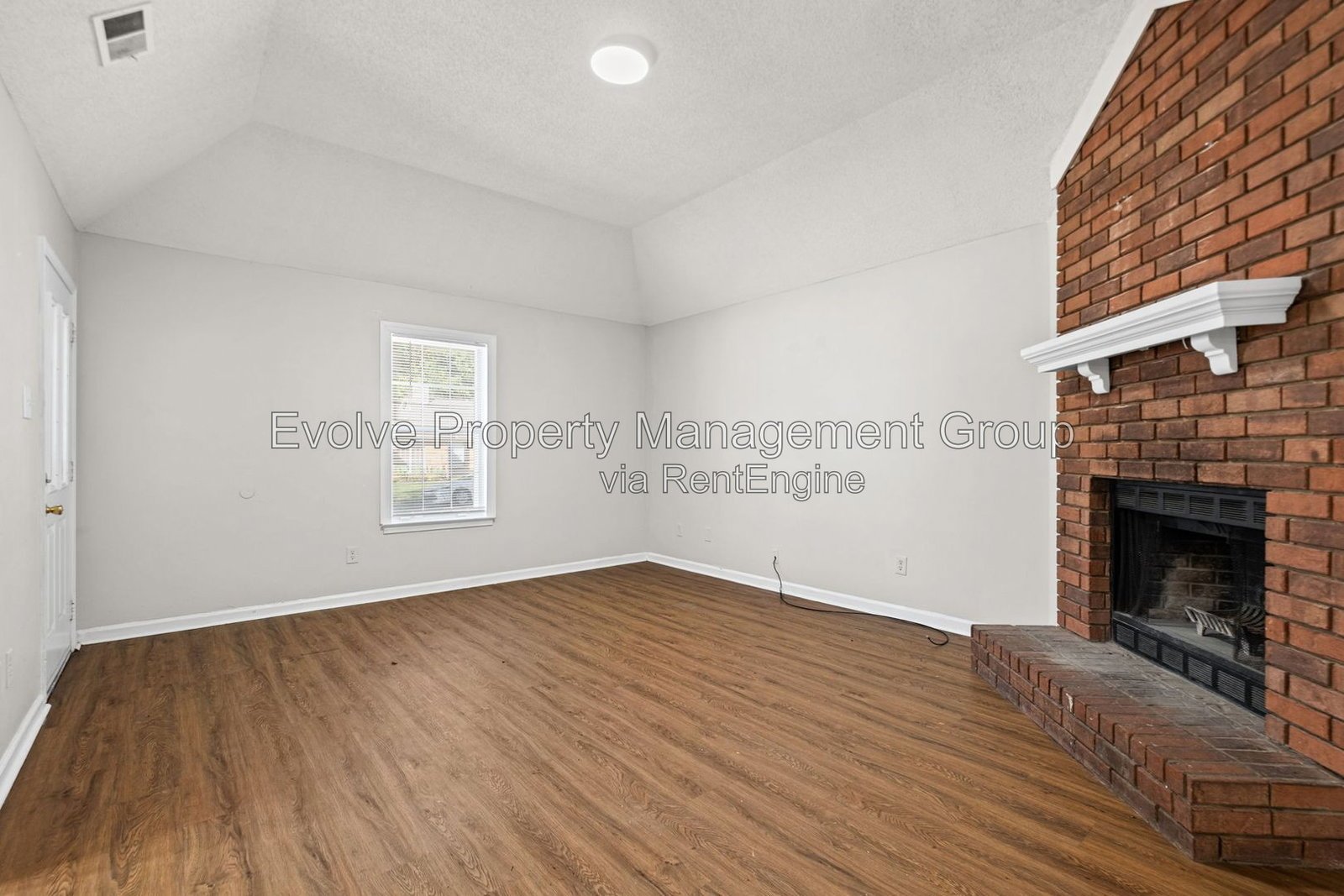 Comfortable Living in a Welcoming Memphis Neighborhood | 3918 Oak Branch Cir W property image