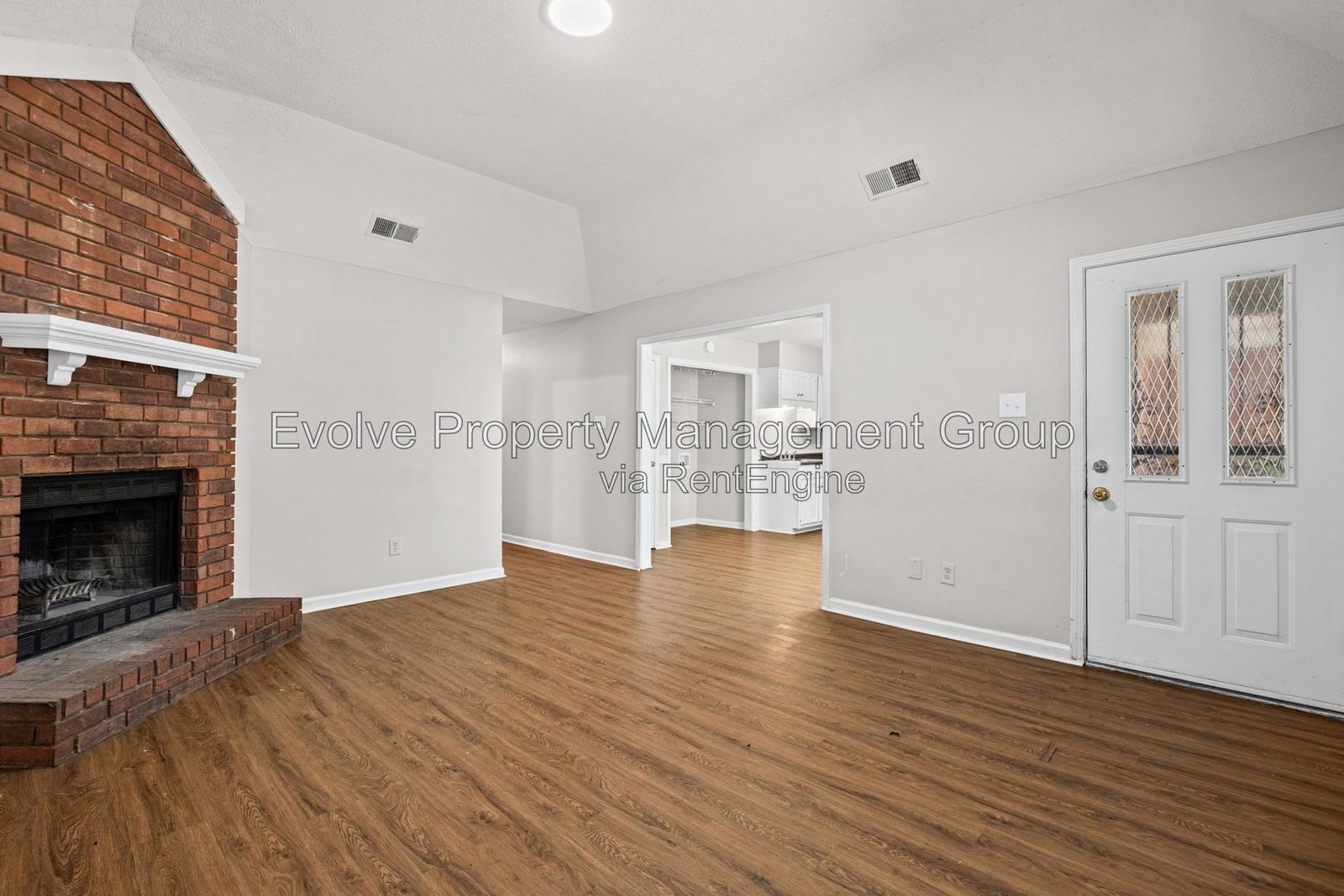 Comfortable Living in a Welcoming Memphis Neighborhood | 3918 Oak Branch Cir W property image