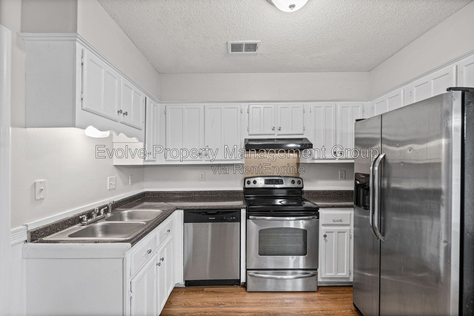 Comfortable Living in a Welcoming Memphis Neighborhood | 3918 Oak Branch Cir W property image