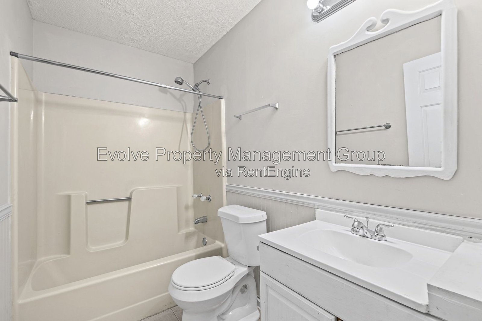 Comfortable Living in a Welcoming Memphis Neighborhood | 3918 Oak Branch Cir W property image