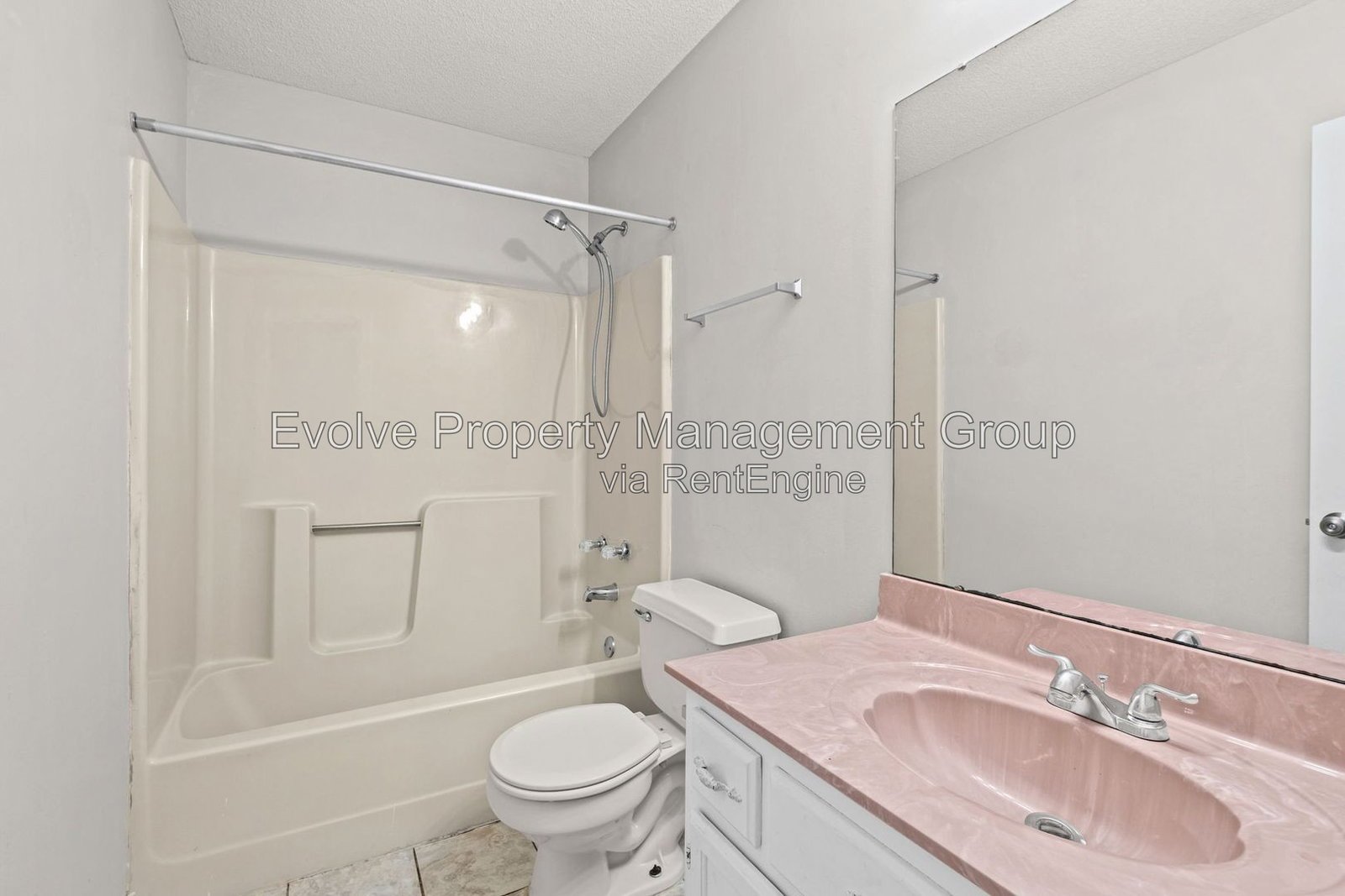 Comfortable Living in a Welcoming Memphis Neighborhood | 3918 Oak Branch Cir W property image