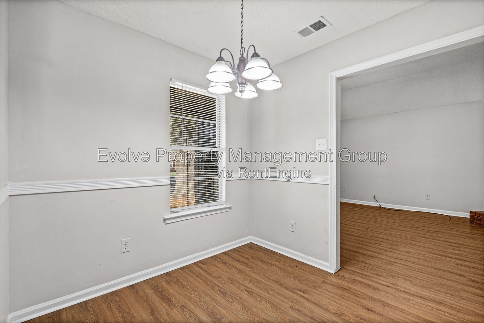 Comfortable Living in a Welcoming Memphis Neighborhood | 3918 Oak Branch Cir W property image
