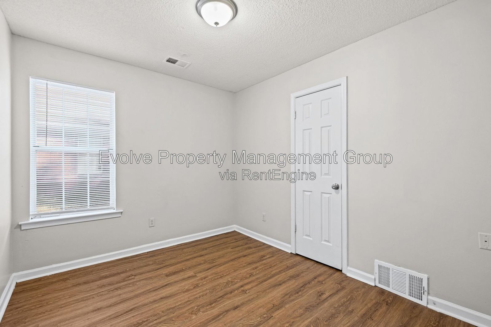Comfortable Living in a Welcoming Memphis Neighborhood | 3918 Oak Branch Cir W property image