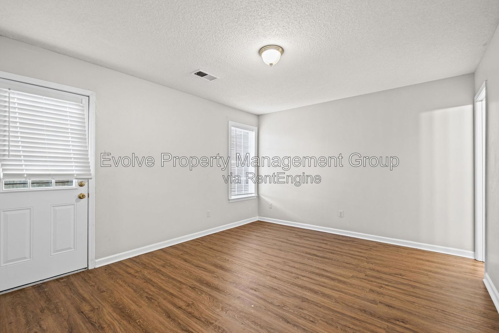 Comfortable Living in a Welcoming Memphis Neighborhood | 3918 Oak Branch Cir W property image
