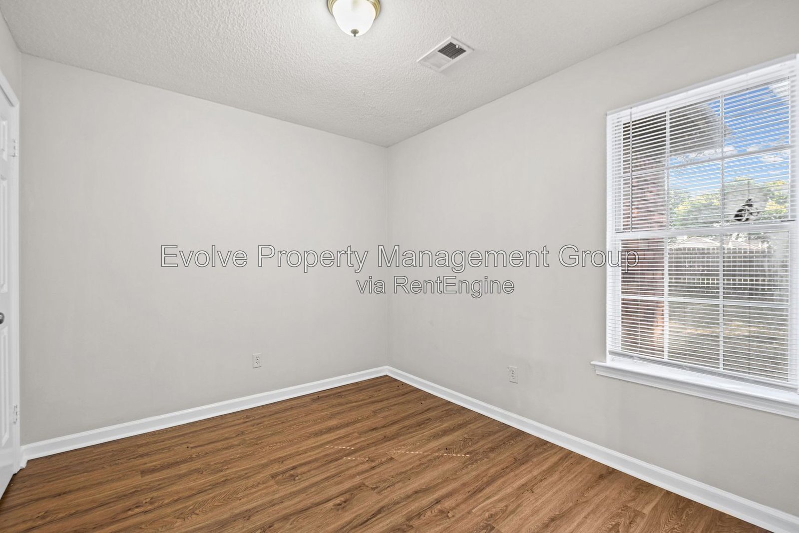 Comfortable Living in a Welcoming Memphis Neighborhood | 3918 Oak Branch Cir W property image