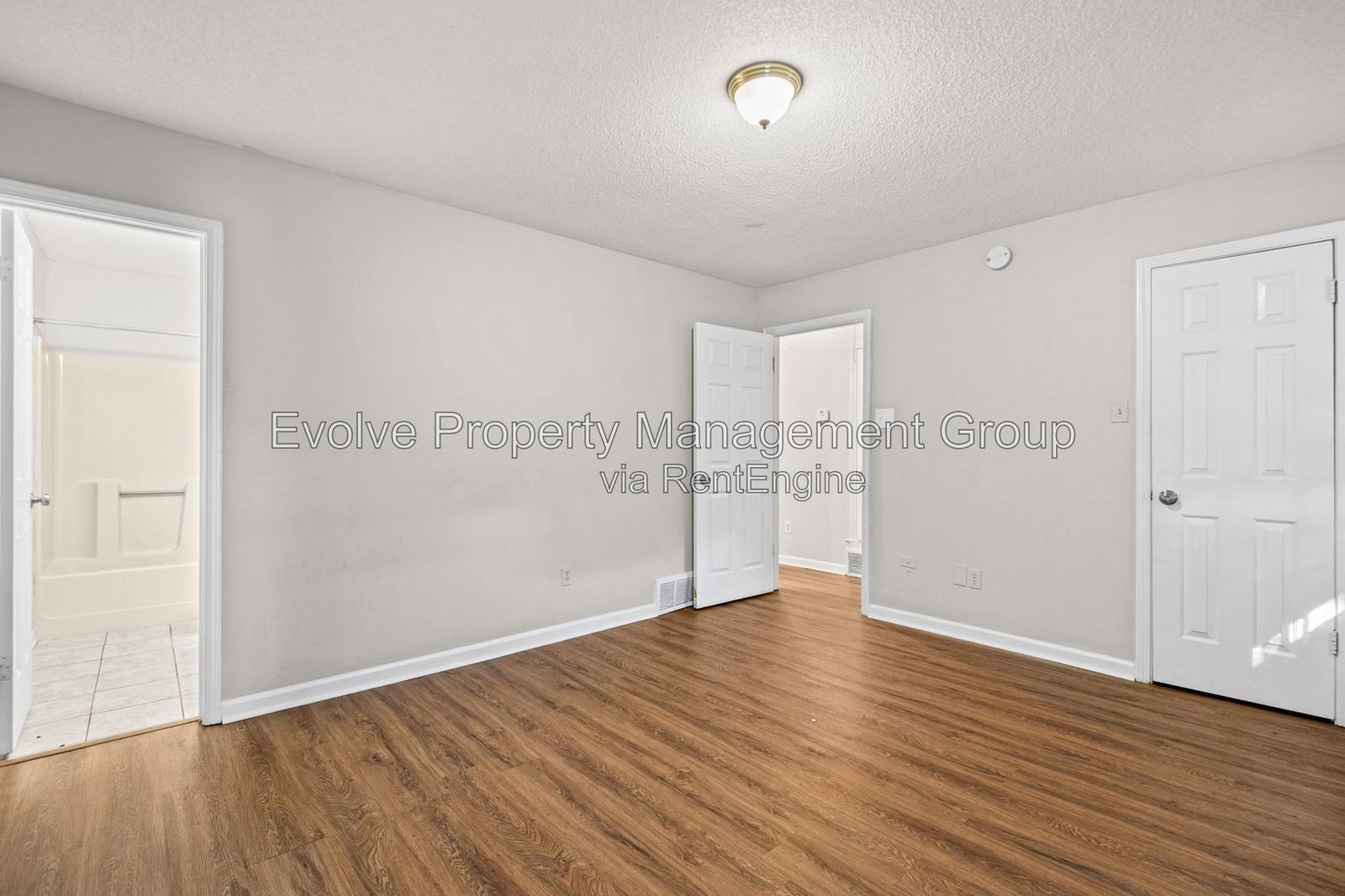 Comfortable Living in a Welcoming Memphis Neighborhood | 3918 Oak Branch Cir W property image