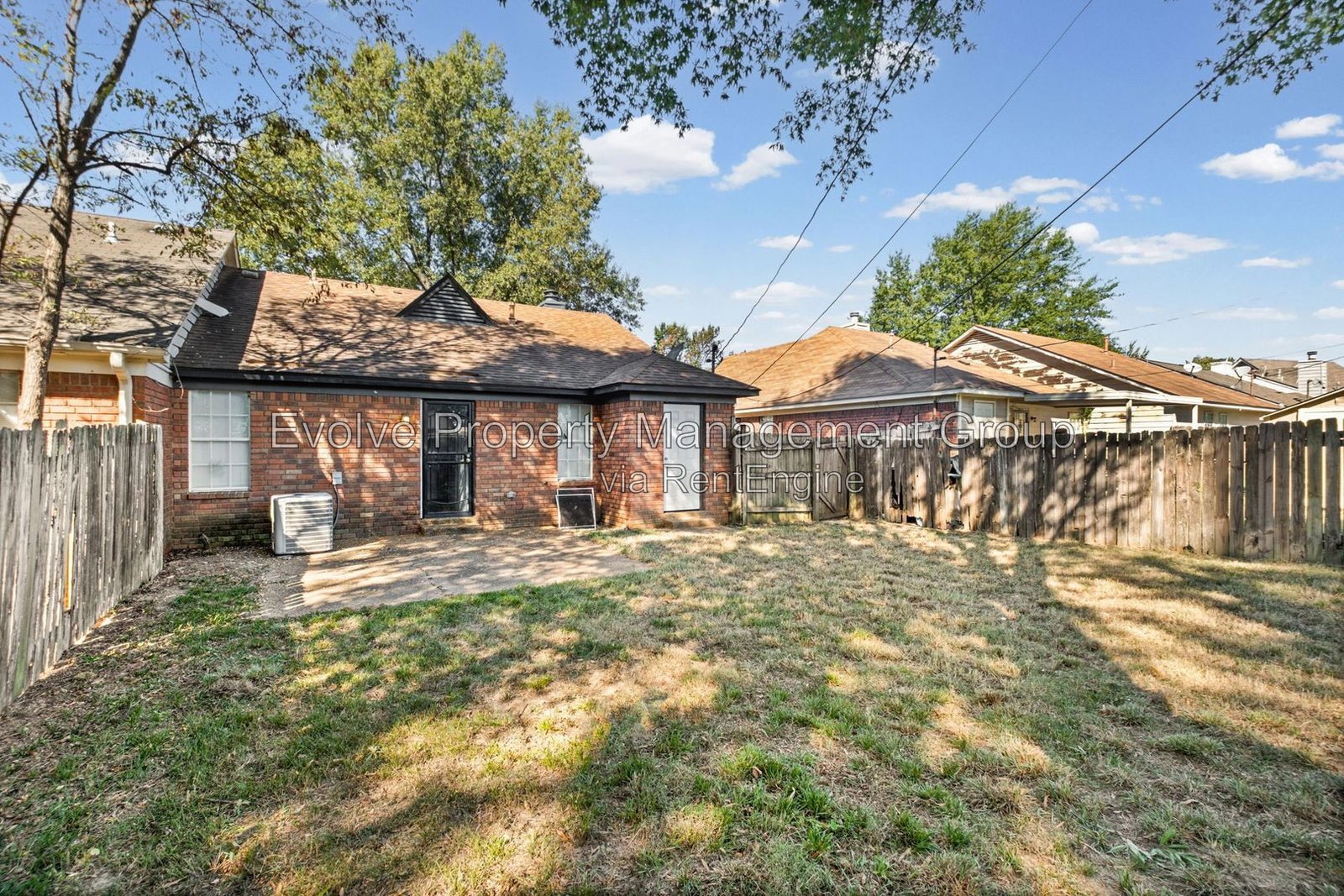 Comfortable Living in a Welcoming Memphis Neighborhood | 3918 Oak Branch Cir W property image
