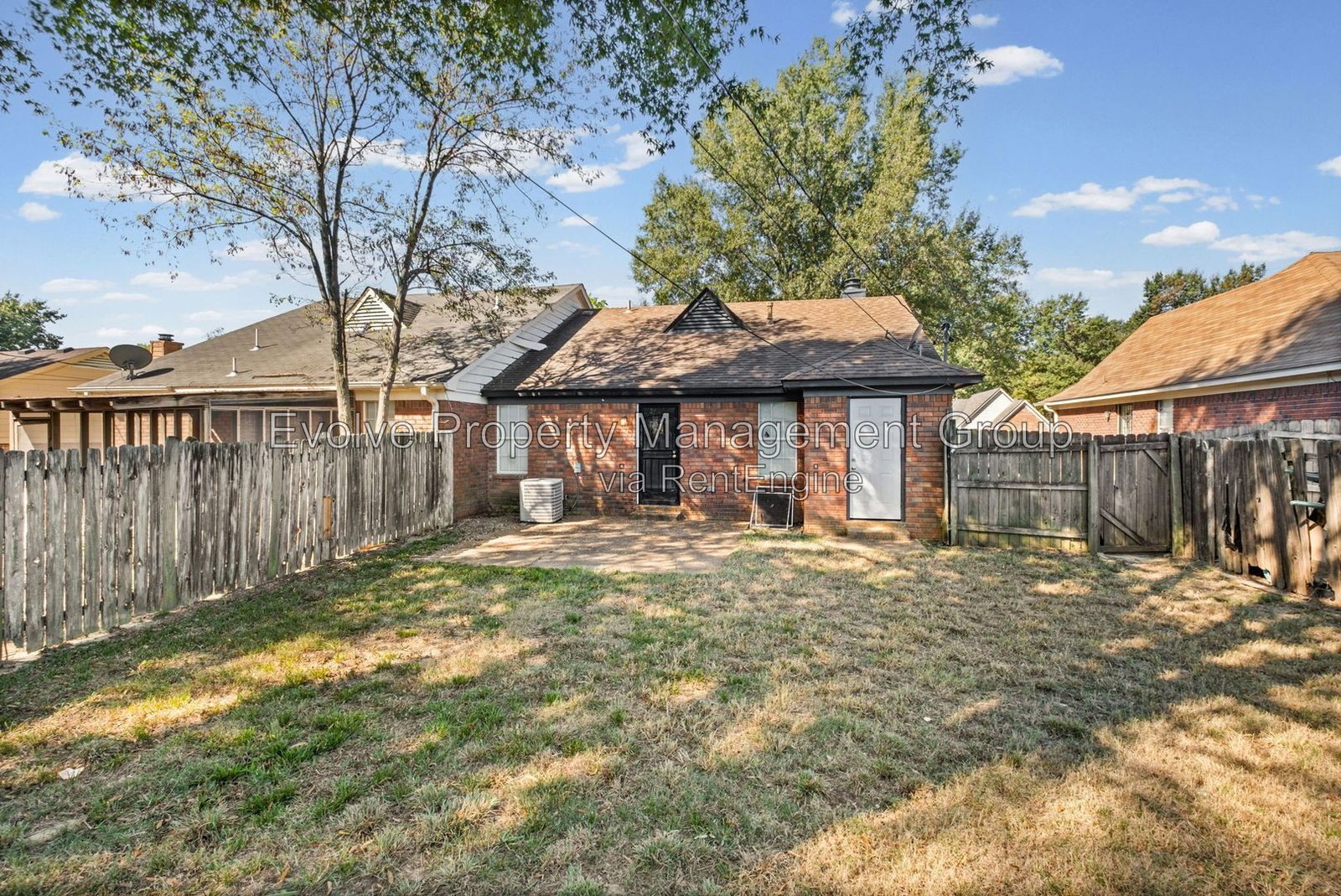 Comfortable Living in a Welcoming Memphis Neighborhood | 3918 Oak Branch Cir W property image