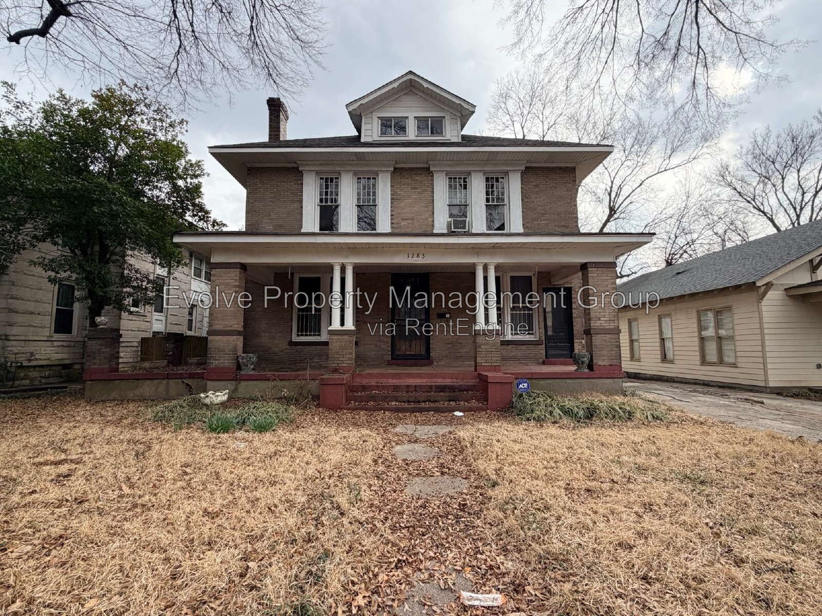 2,852 sq. ft. + Central Gardens + historic character — 3BR / 2BA — $1,950 property image